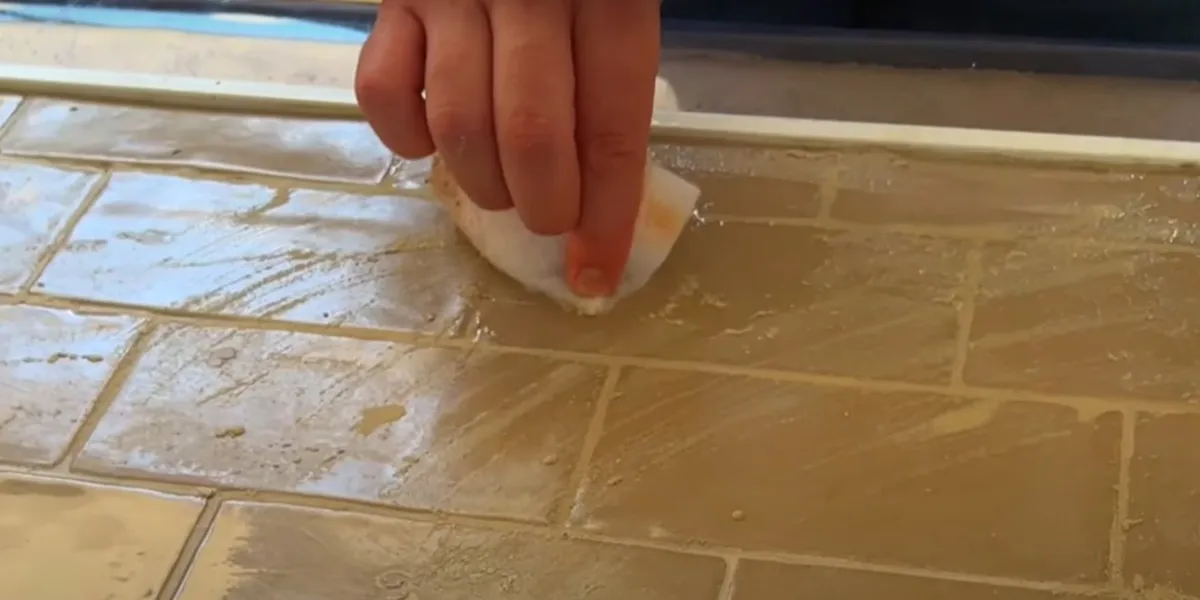 Eenvoudig en veilig reinigingsmiddel voor voegen